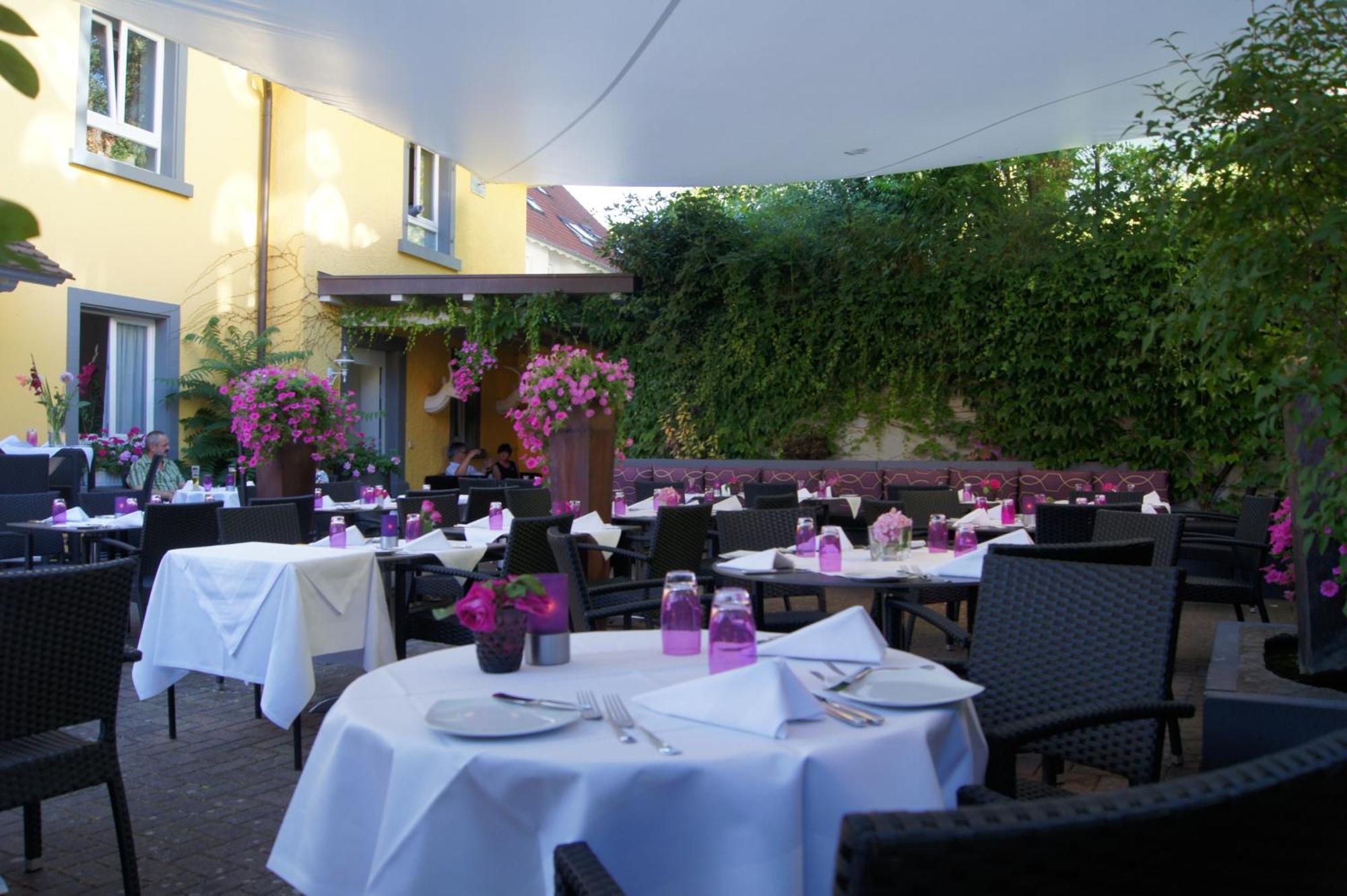 Genusshotel Krone & Roadtrips Bei Basel 伊兹林根 外观 照片