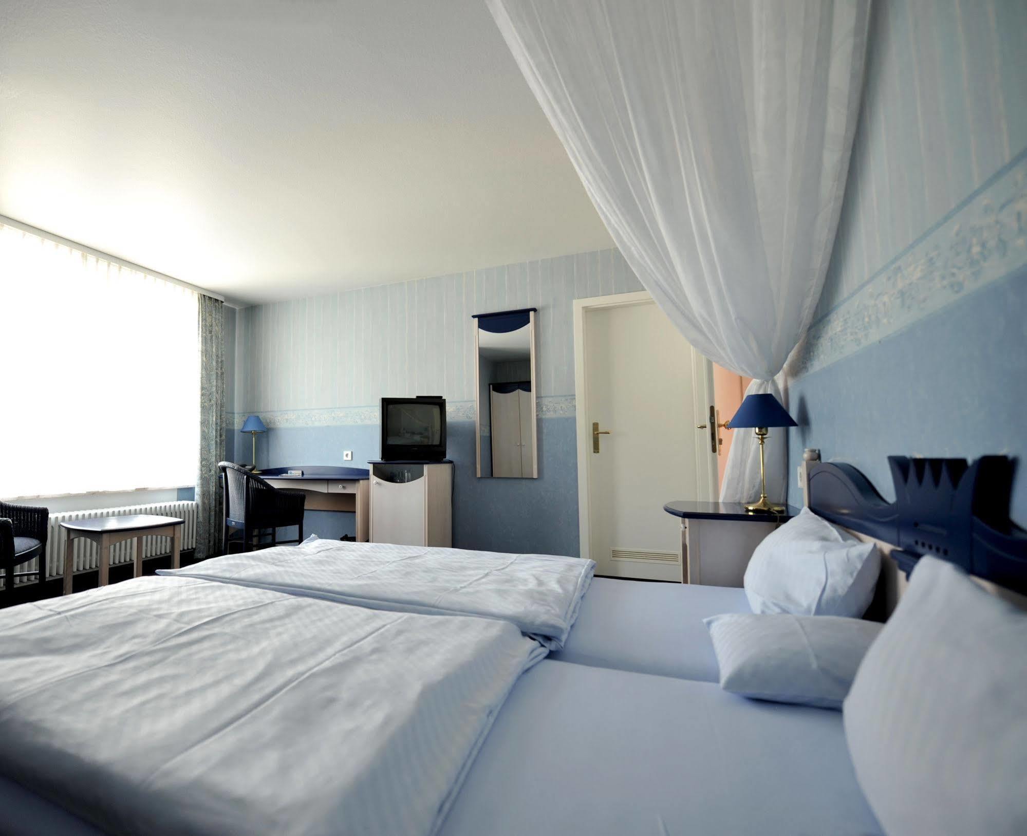 Genusshotel Krone & Roadtrips Bei Basel 伊兹林根 外观 照片