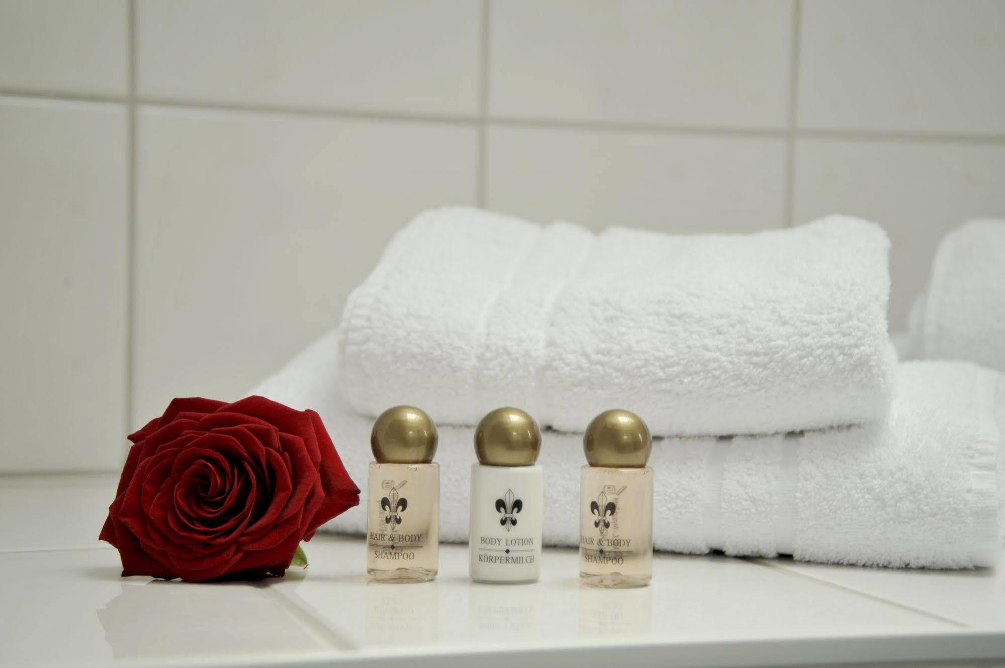 Genusshotel Krone & Roadtrips Bei Basel 伊兹林根 外观 照片