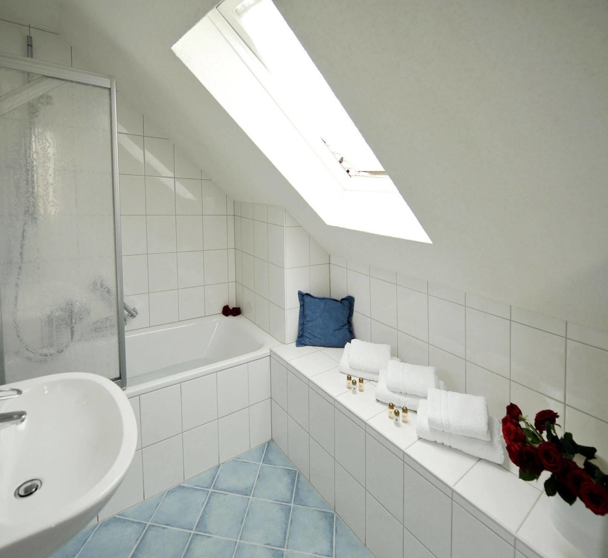 Genusshotel Krone & Roadtrips Bei Basel 伊兹林根 外观 照片
