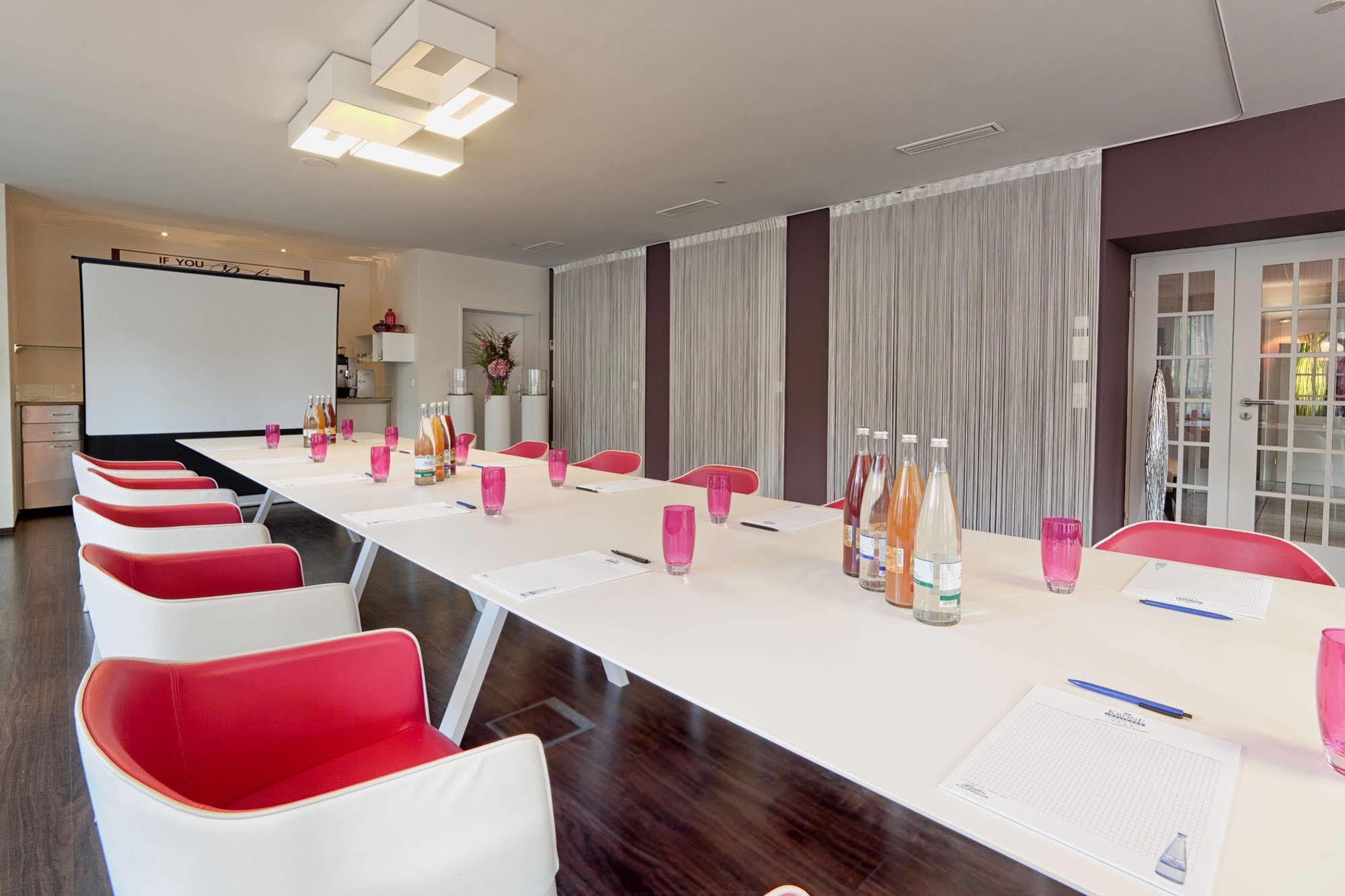 Genusshotel Krone & Roadtrips Bei Basel 伊兹林根 外观 照片