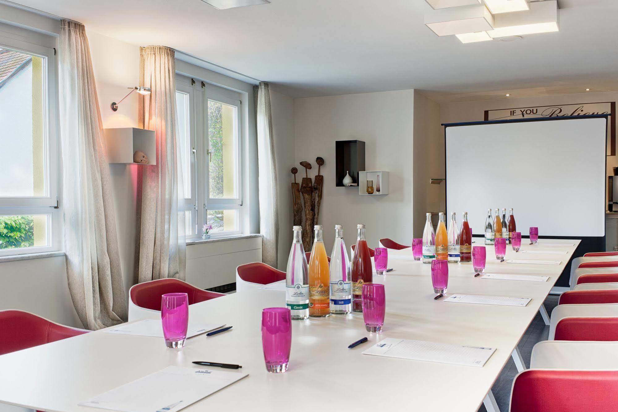 Genusshotel Krone & Roadtrips Bei Basel 伊兹林根 外观 照片